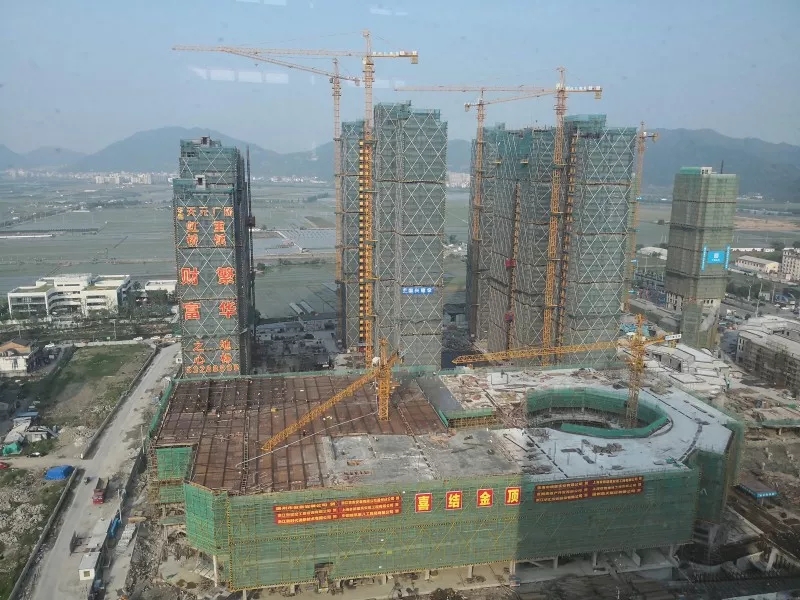 華都&middot;天元廣場購物中心喜結金頂