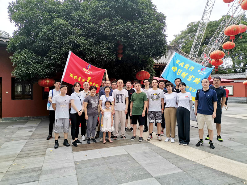 浙農星沃舉辦開業(yè)一周年慶?；顒郁甙税素敻蝗粘闪x式