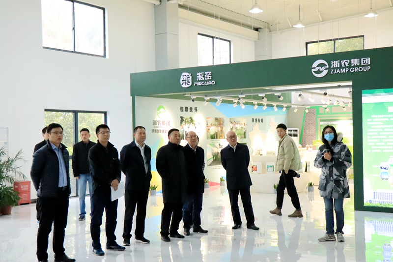 農業(yè)農村部財務中心副主任安曉寧參觀浙農現(xiàn)代農業(yè)綜合服務中心
