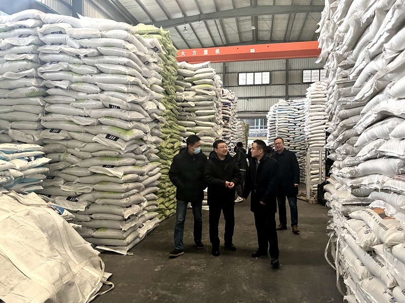 省發(fā)改委、省供銷社領(lǐng)導(dǎo)赴惠多利檢查化肥儲(chǔ)備工作